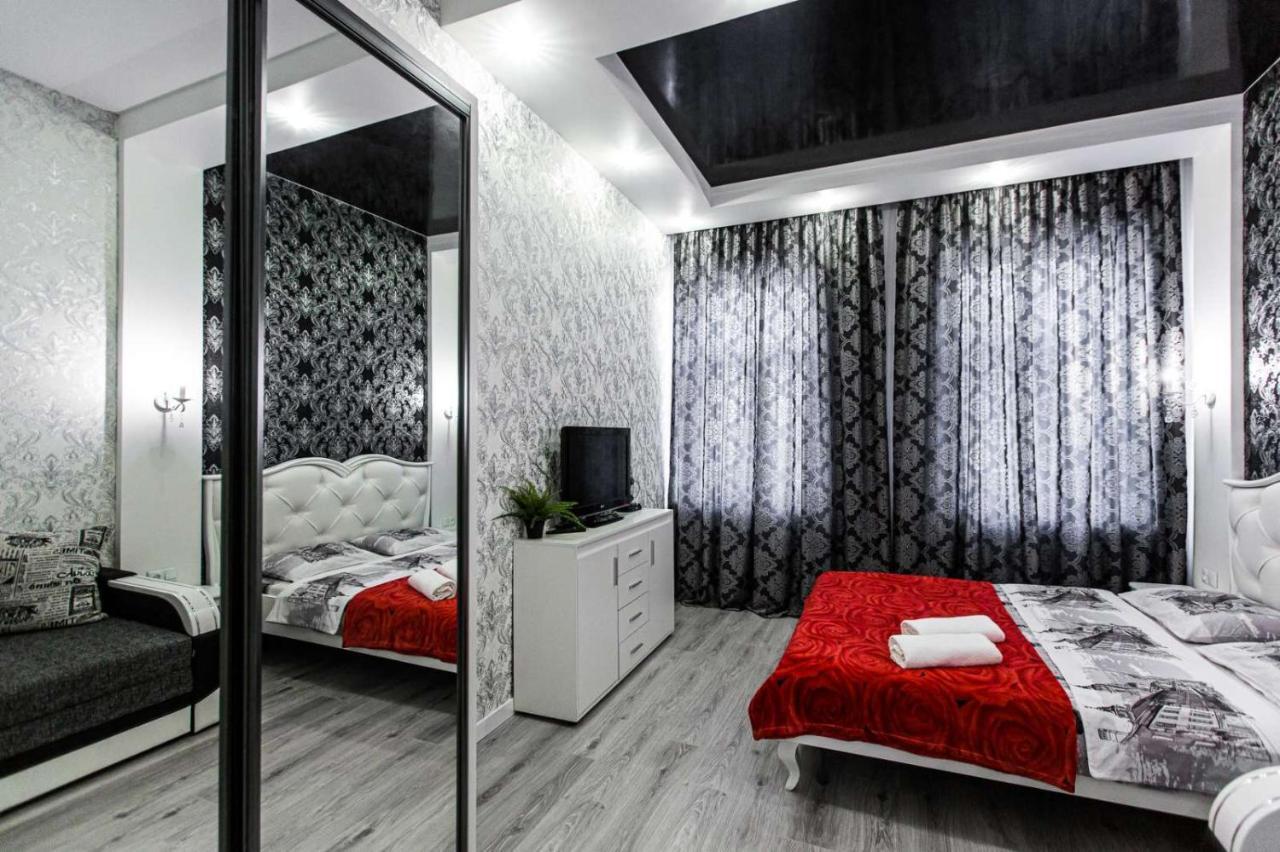 Ferienwohnung Однокомнатная Форум-Центр Lemberg Exterior foto